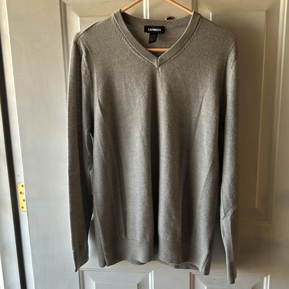 Express Men’s 100% Merino wool long sleeve sweater in light gray size large. - Picture 1 of 10
